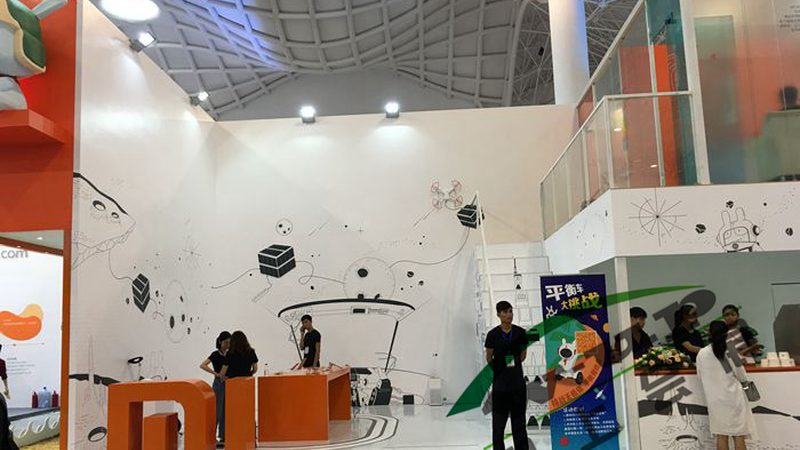 深圳作为改革开放的前沿城市，其博物馆展厅设计具有以下特点：